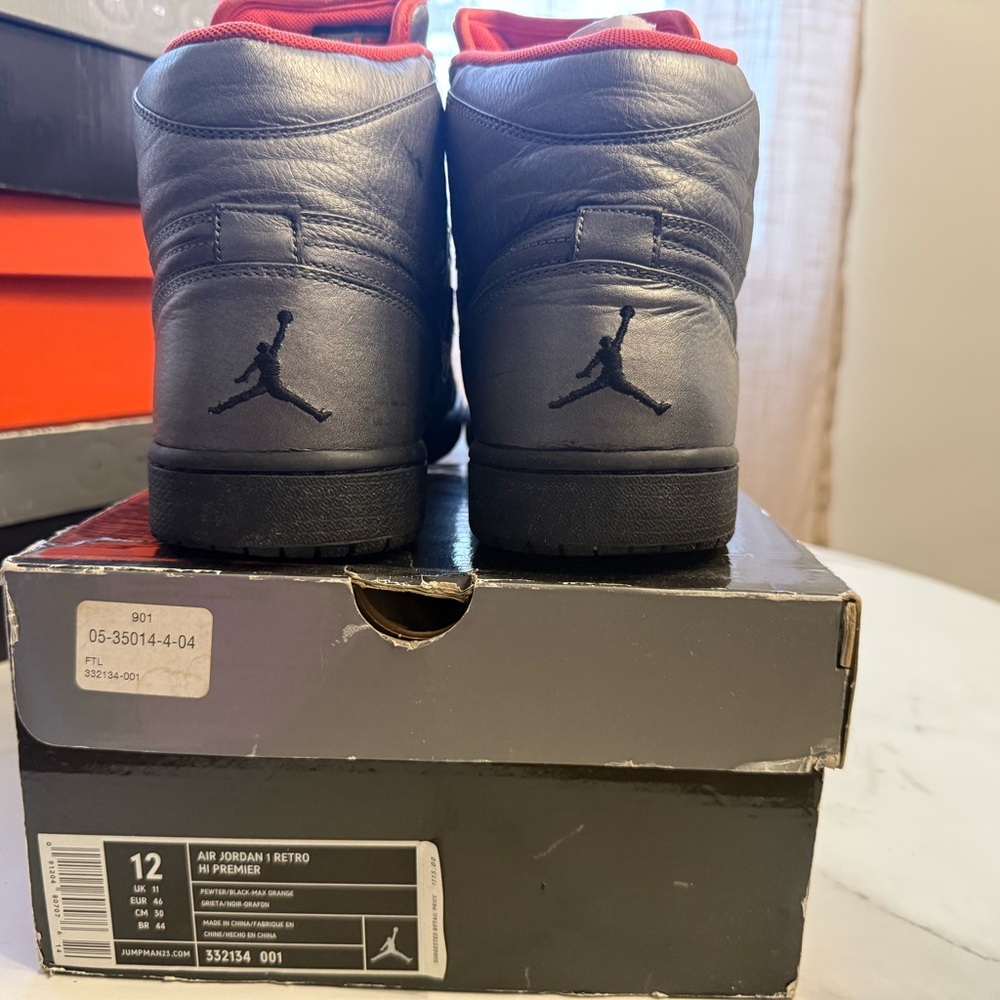 Jordan 1 pewter High Top Sneakers - Black with Red Lining